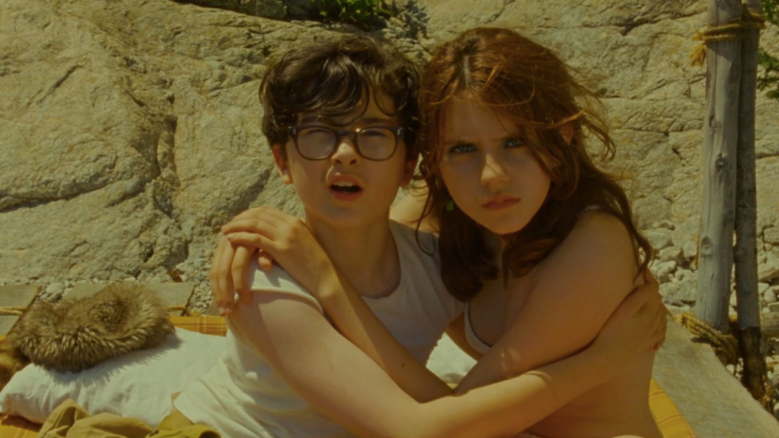 Hep, hep, hep, t’es déjà tombé amoureux, étant môme ? Alors mate (d’urgence) Moonrise Kingdom