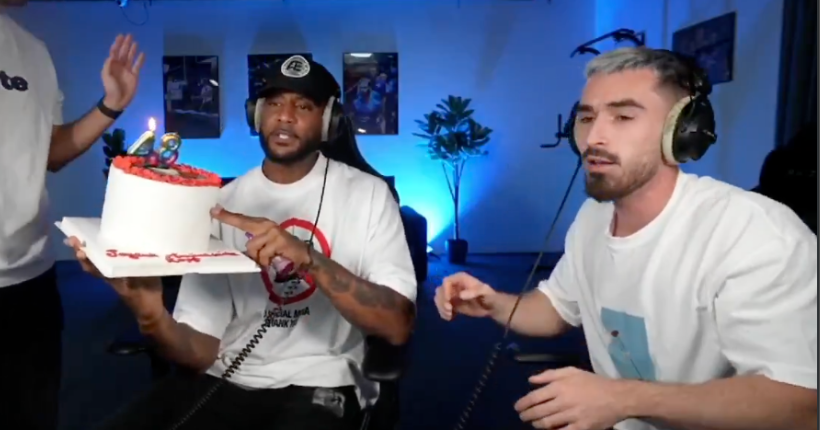 <p>Booba et Pfut en live sur Twitch.</p>
