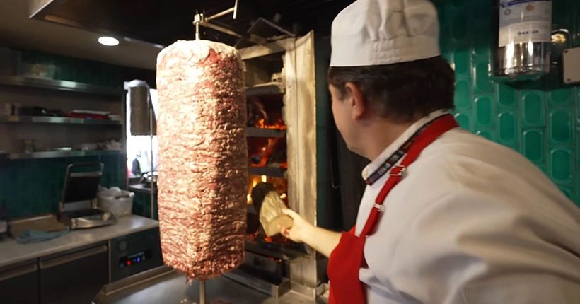 Vous devriez (vraiment) regarder cette vidéo sur le kebab