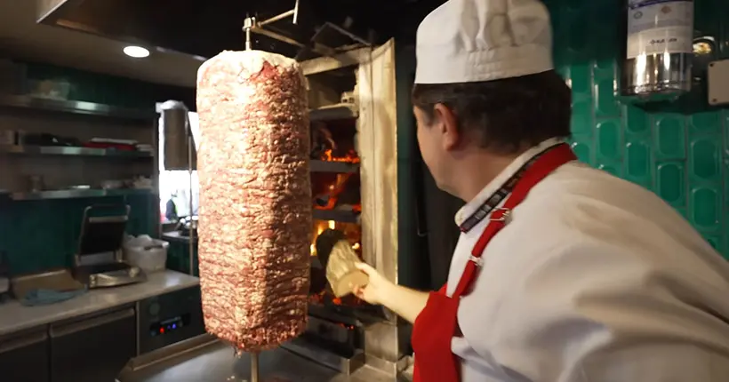 Vous devriez (vraiment) regarder cette vidéo sur le kebab