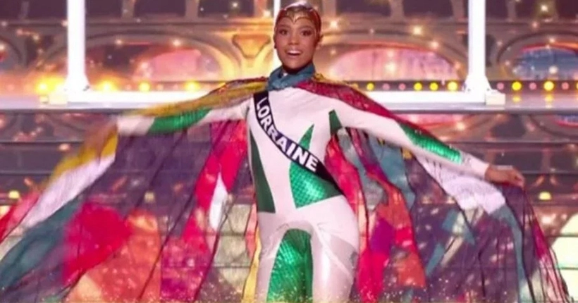 La tenue de Miss Lorraine qui a fait causer tout Internet était apparemment portée… à l’envers !