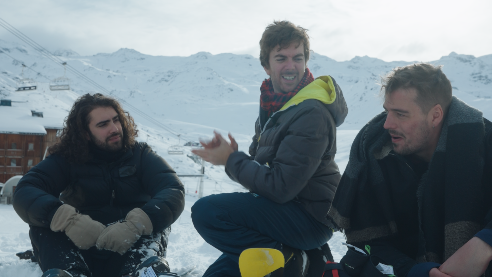 Eliott Doyle emm&egrave;ne ses deux meilleurs amis au ski