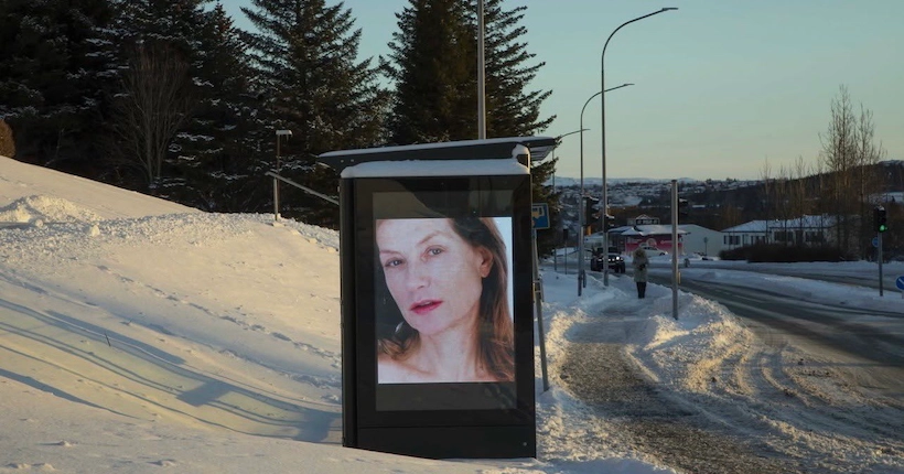 Pourquoi le visage d’Isabelle Huppert était soudain partout dans les rues de Reykjavík ?