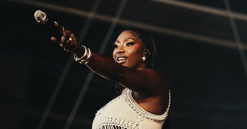 Aya Nakamura en concert &agrave; Paris La D&eacute;fense Arena pour le Gala des Pi&egrave;ces jaunes