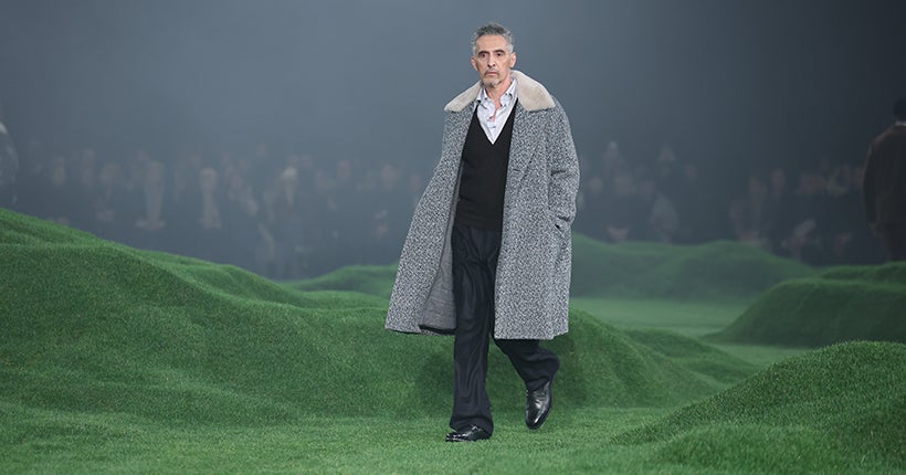 John Turturro s&amp;#8217;absente du bureau de Severance pour d&eacute;filer &agrave; la Fashion Week