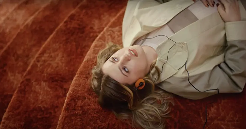 Marine joue du piano et du walkman dans le clip de “Ma Faute”