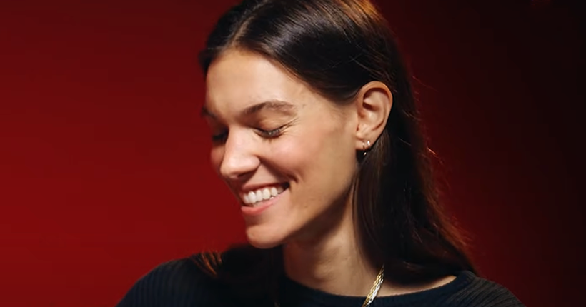 &amp;#8220;D&eacute;gueulasse&amp;#8221; : Charlotte Cardin nous chuchote son pire date (et on esp&egrave;re qu&amp;#8217;il ne nous lit pas)