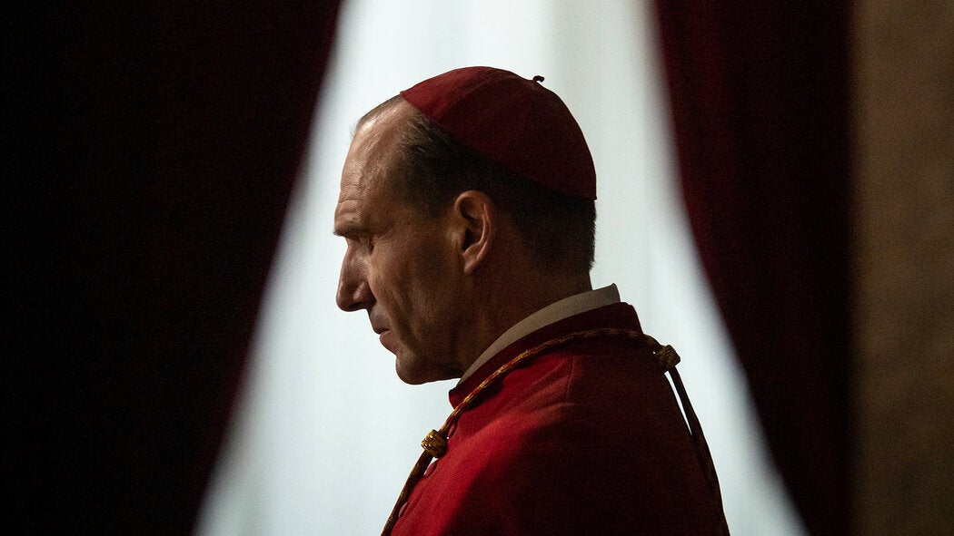 Conclave : suite &agrave; la mort du pape, le film d&amp;#8217;Edward Berger ressort dans 11 cin&eacute;mas UGC en France