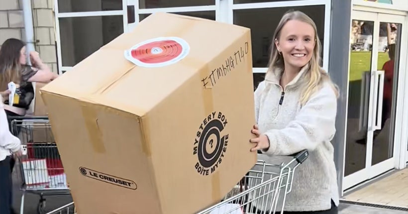 Et Le Soir Venu, Je Regarde Des Gens Ouvrir Des Cartons Avec Des Casseroles Dedans