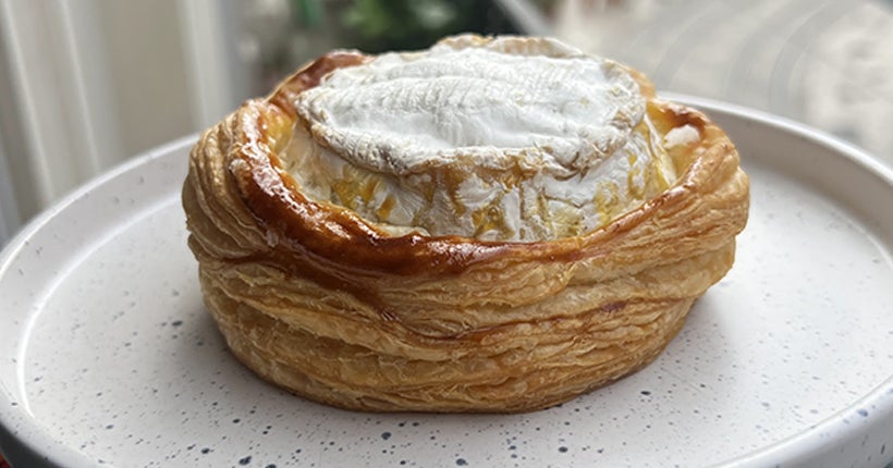 Pour Ne Pas Encore Craquer Pour Une Raclette, On Se Feuillette Un Camembert