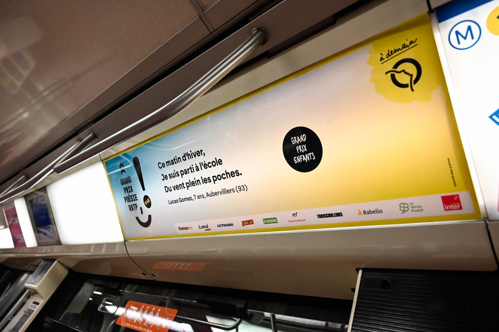 Poètes amateurs : cet été, affichez vos écrits dans le métro parisien