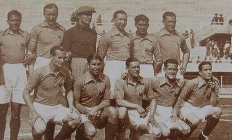 Photo d'avant-match de l'équipe de France, juste avant sa rencontre avec l'Autriche, le 27 mai 1934. Debout : Delfour, Mairesse, Thépot, Verriest, Liétaer, Mattler. Accroupis : Keller, Alcazar, Nicolas, Rio, Aston (Crédits image : inconnu)