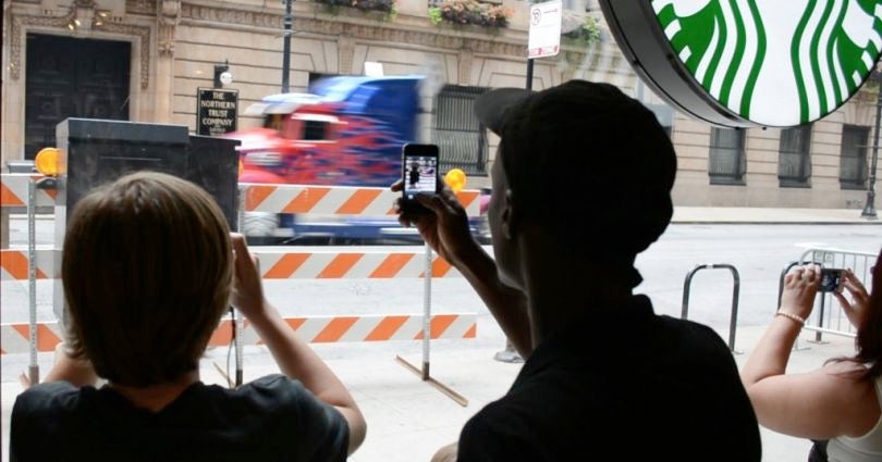 L'épisode dans le Starbucks à Chicago où le réalisateur a eu l'idée de ce reportage. (Crédit image : Kevin B. Lee)
