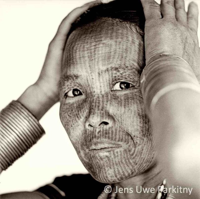 En Images Les Visages Tatoués Des Femmes Chin En Birmanie