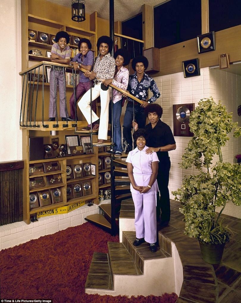 Cette photo des Jackson Five et de leurs parents est le cliché qui a été choisi afin de faire la une du numéro