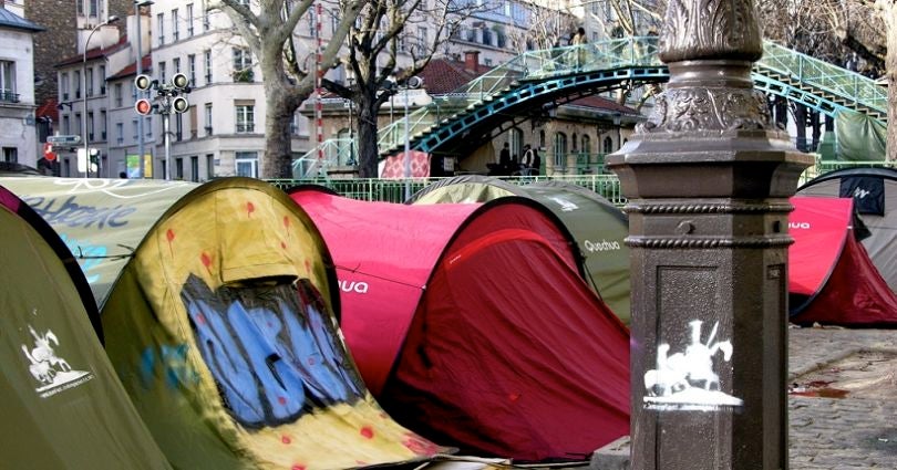Sans domicile fixe installés le long du Canal Saint Martin à Paris (©degrés 360/ Flickr)