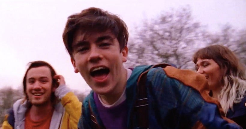 Declan McKenna lance un appel à la jeunesse dans le clip de "The Kids Don’t Wanna Come Home"