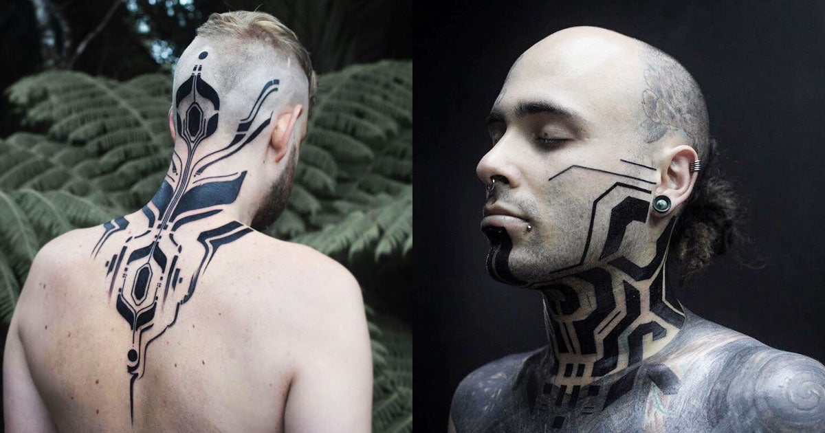 Georgie Williams, la tatoueuse qui associe motifs tribaux et géométrie futuriste