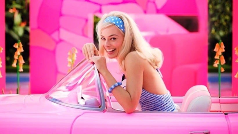 Le biopic sur Barbie se dévoile dans une première image rose bonbon