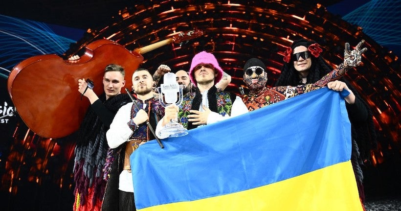Le gagnant de l’Eurovision vend son trophée et verse 900 000 dollars à l’armée ukrainienne